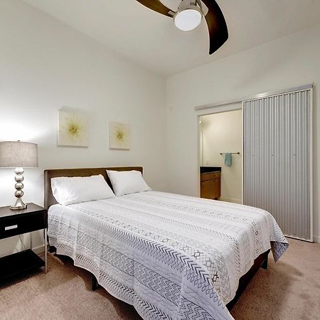 Hip Downtown Suite By Austinstays Exterior photo
