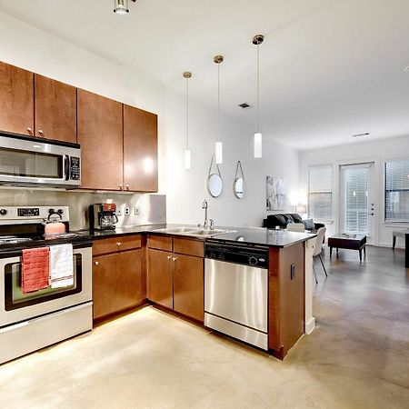 Hip Downtown Suite By Austinstays Exterior photo