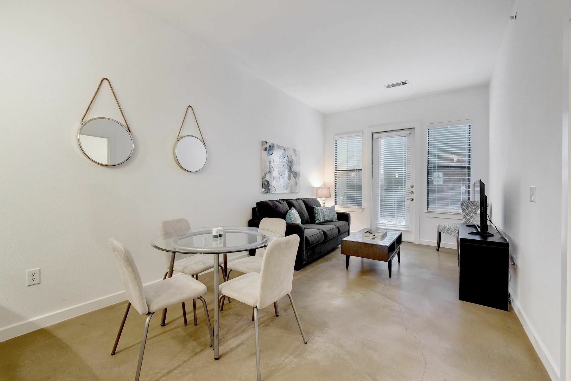 Hip Downtown Suite By Austinstays Exterior photo
