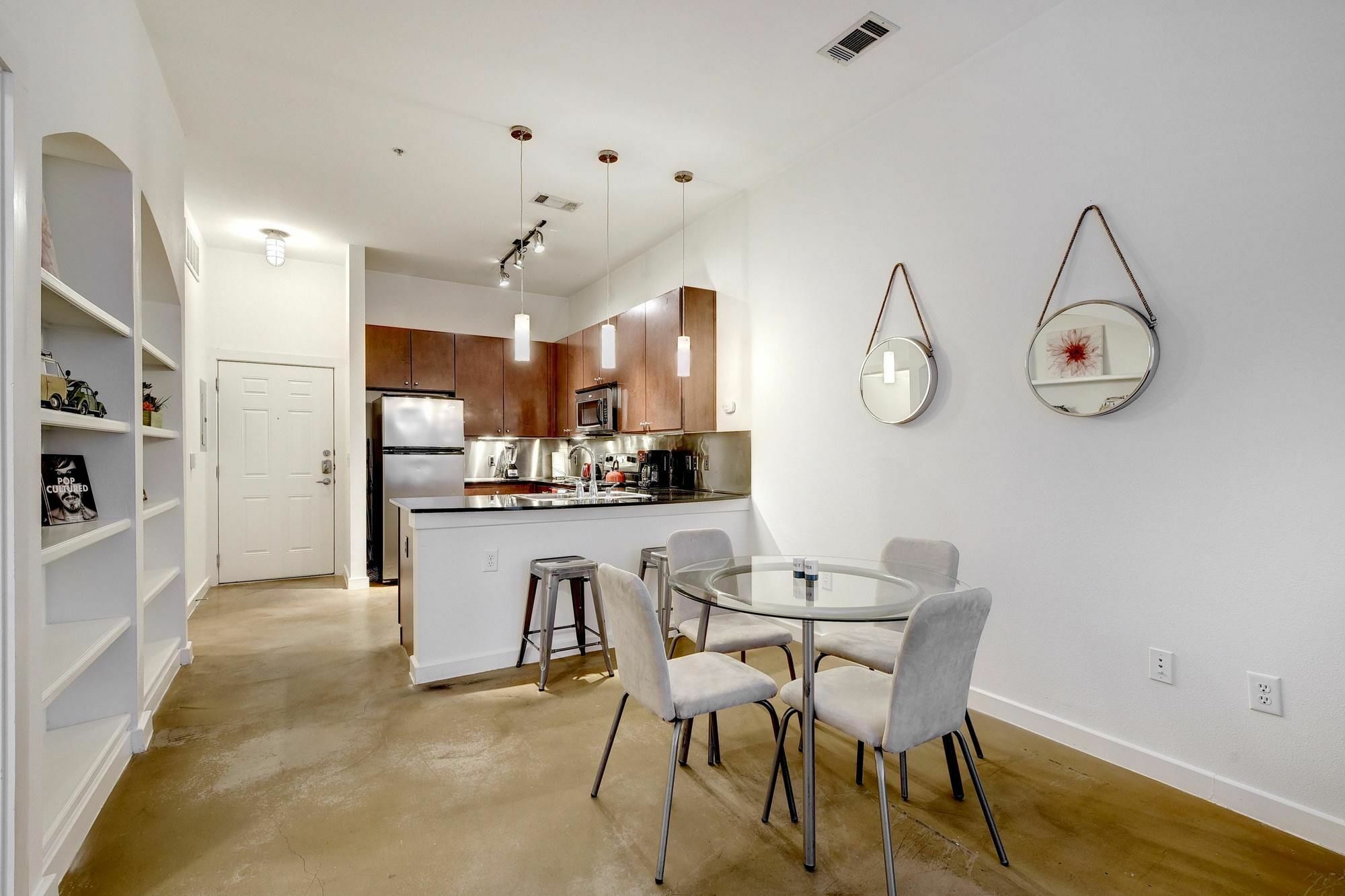 Hip Downtown Suite By Austinstays Exterior photo