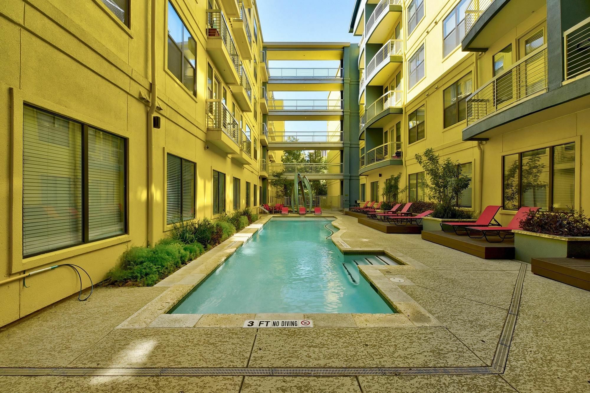 Hip Downtown Suite By Austinstays Exterior photo